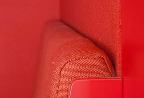 Power office_09, opklæbning af filt på væg